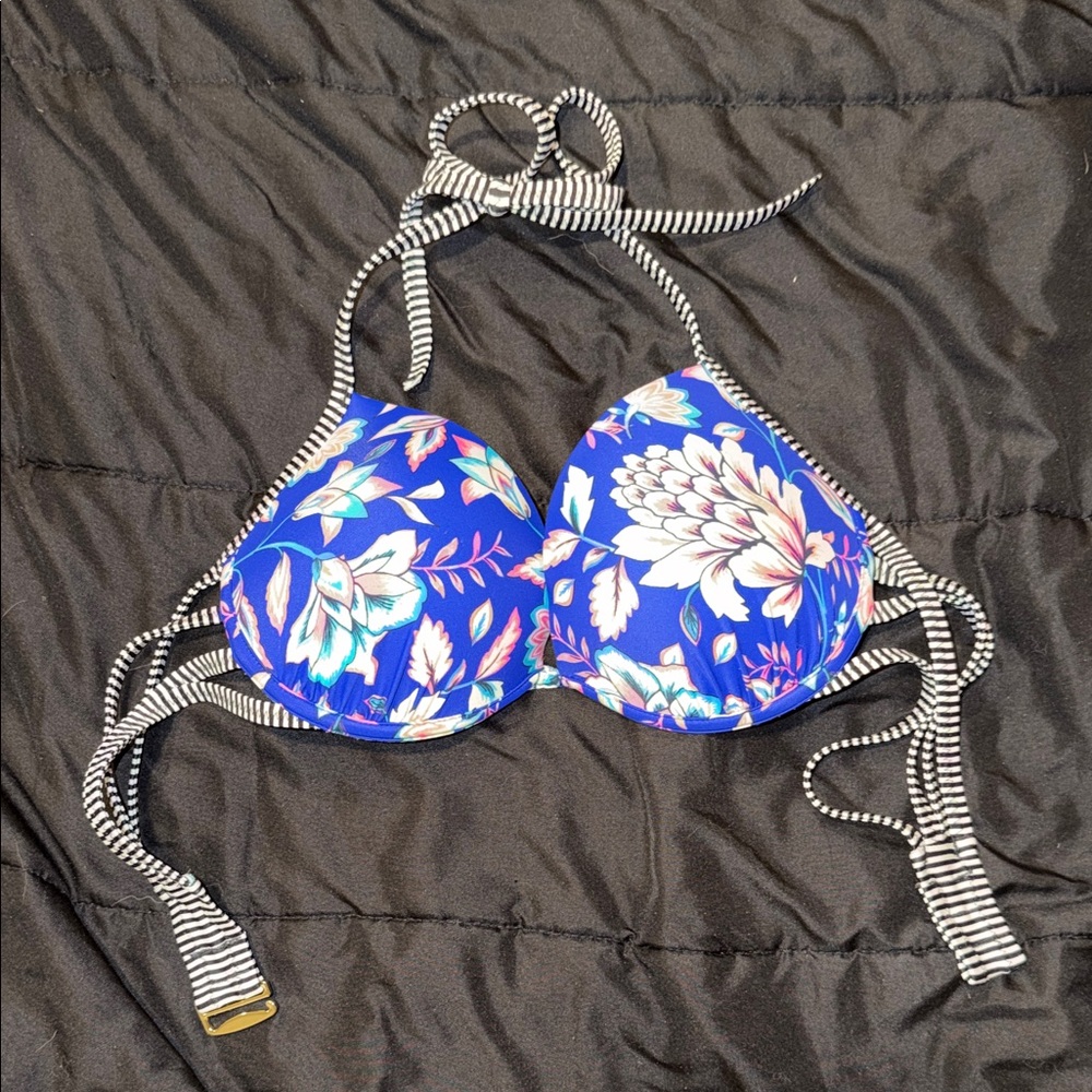 SHEIN Floral Blue and White Bikini Top